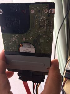 ノートパソコンから取り外したHDD