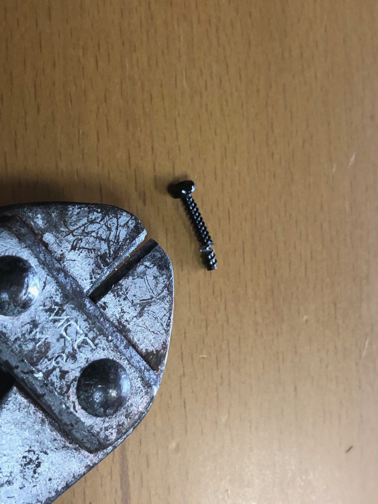 VHSテープのネジ